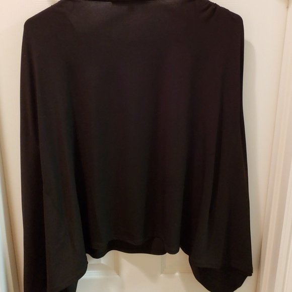 NWT Black cold shoulder top - Picture 4 of 7